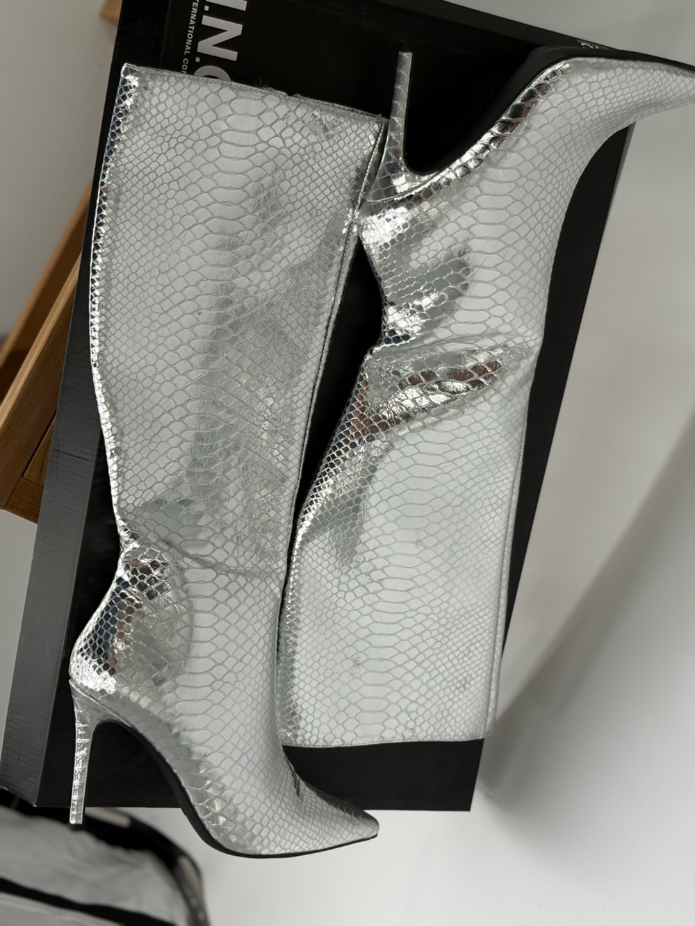 INC RAJELEP Silver Metallic Snake High heels size 8.5 M - Picture 2 of 4